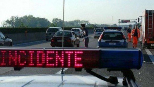 Auto si ribalta tra Rogliano e Cosenza, A3 bloccata