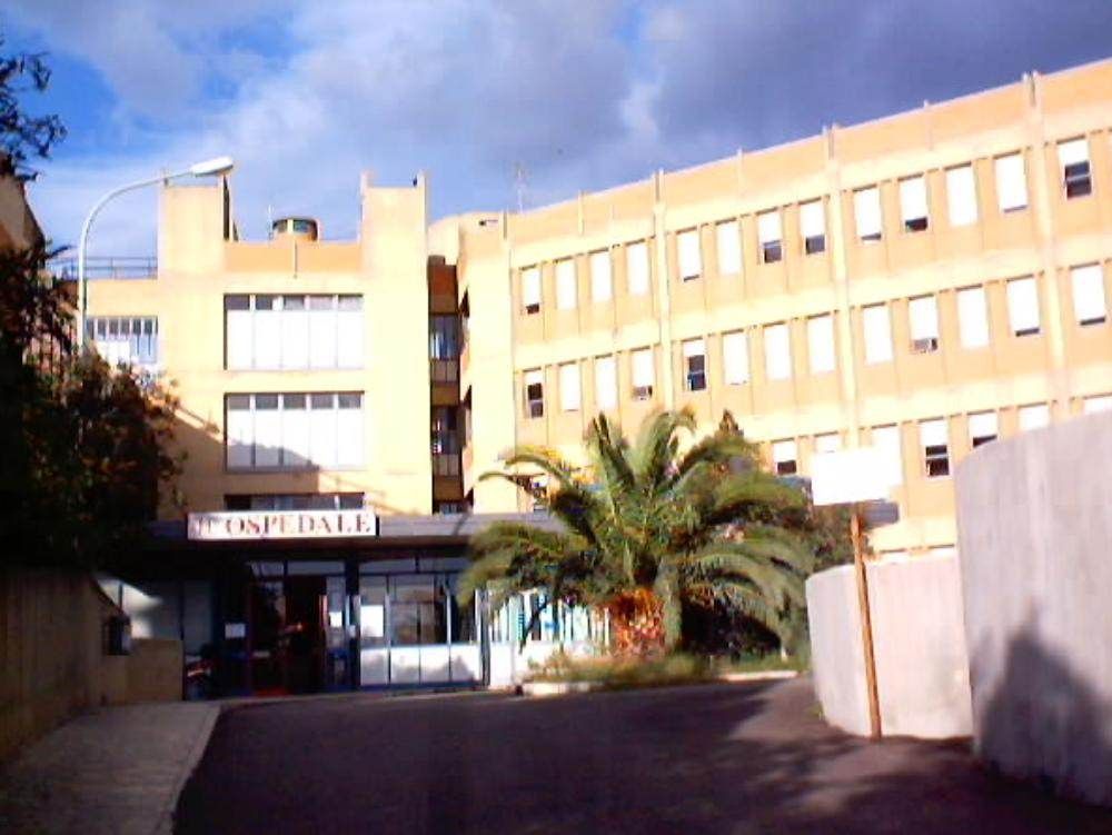 Una fiaccolata in difesa dell'ospedale di Locri