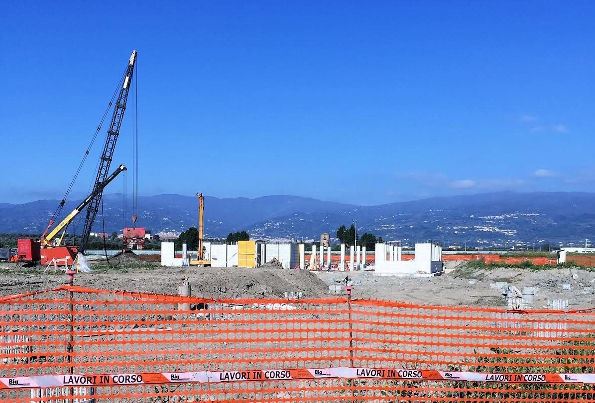 Lamezia, bomba nel cantiere del Palazzetto dello sport
