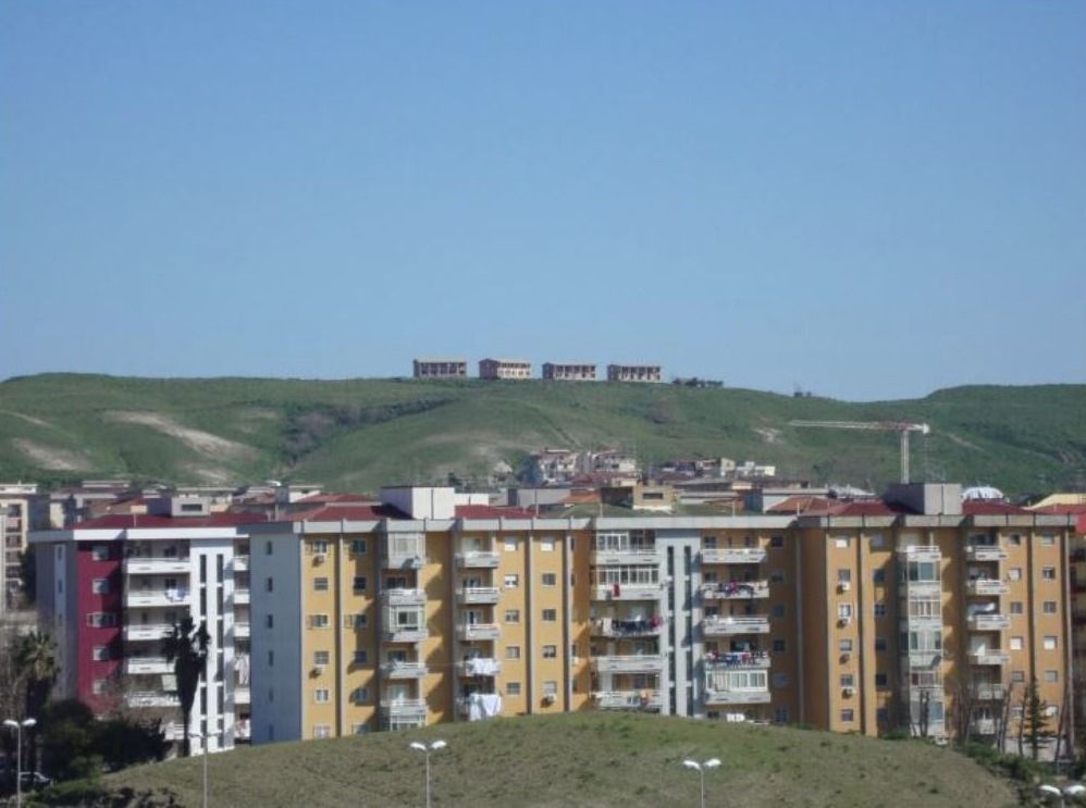 Sequestrato un ecomostro sulle colline crotonesi
