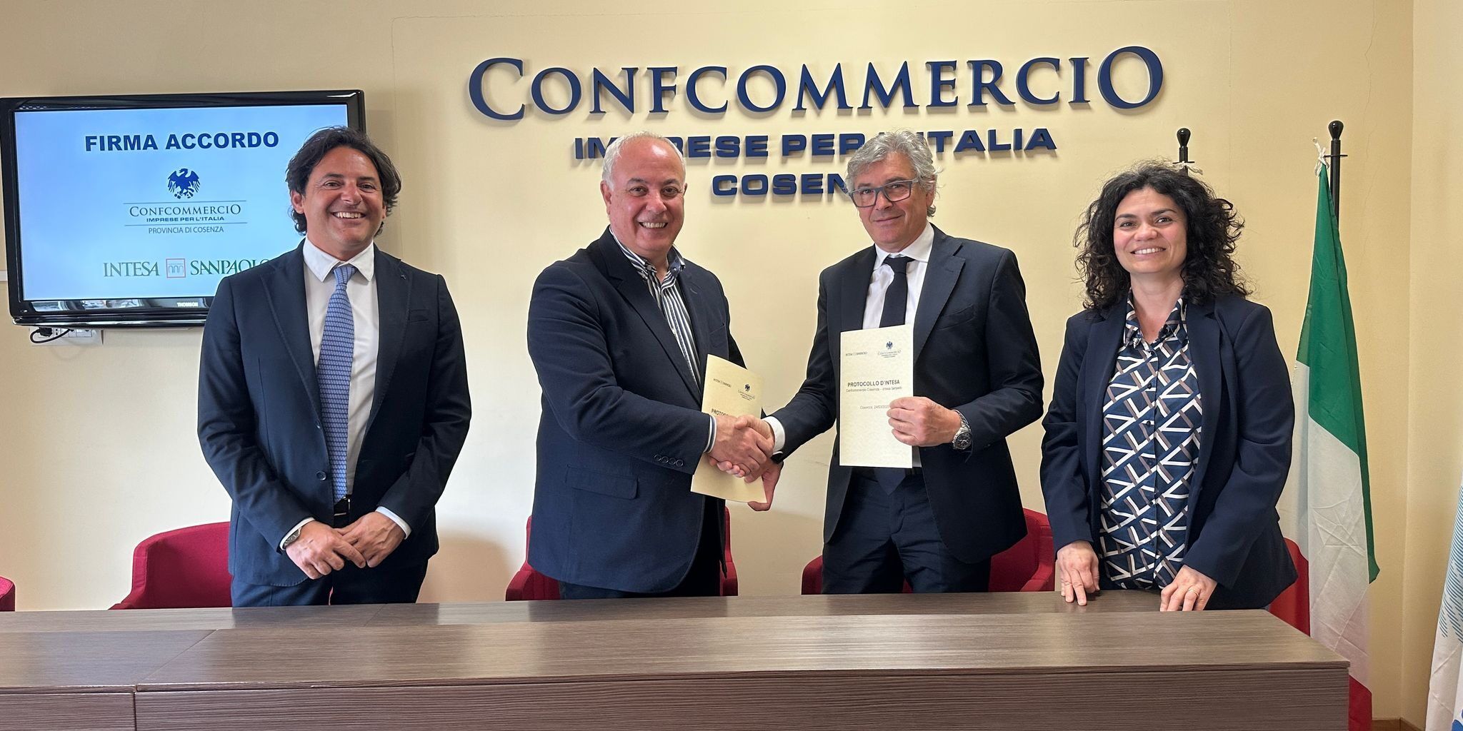 Accordo tra Confcommercio e Intesa Sanpaolo a sostegno delle imprese