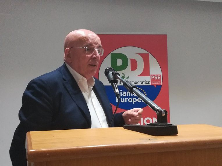 Oliverio va avanti: primarie il 20 ottobre. E Graziano lo boccia: «Ennesima forzatura»