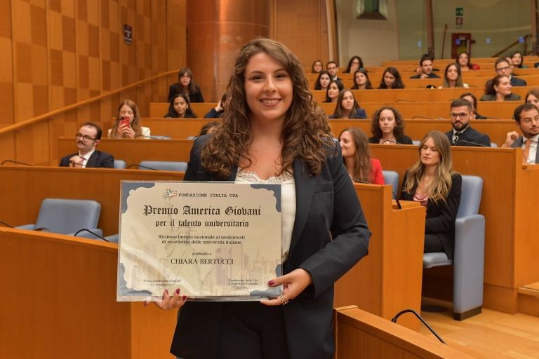 La calabrese Chiara Bertucci riceve il “Premio America Giovani”