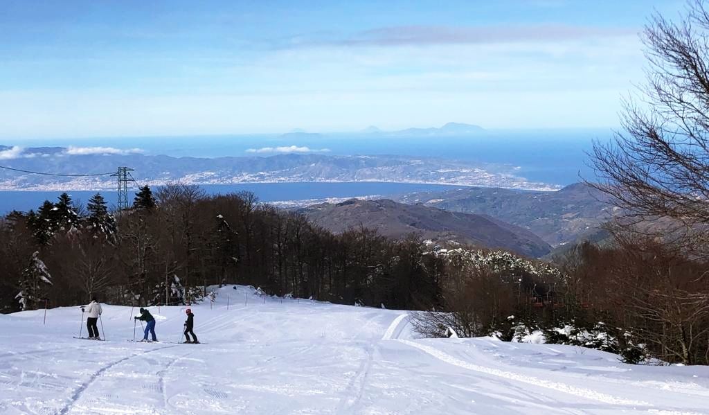 Neve, impianti sicuri e famiglie in pista. L’inverno riparte da Gambarie
