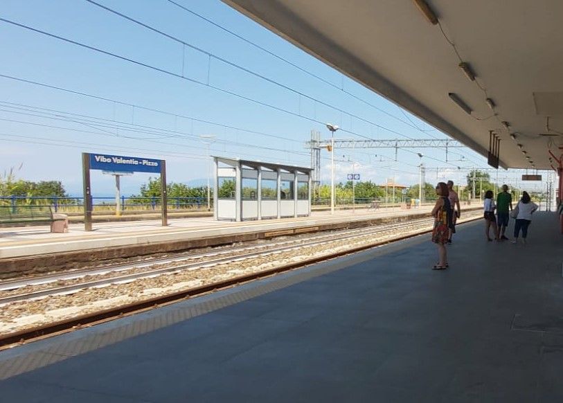 Rfi: «Completata la prima fase del restyling della stazione ferroviaria di Vibo-Pizzo»