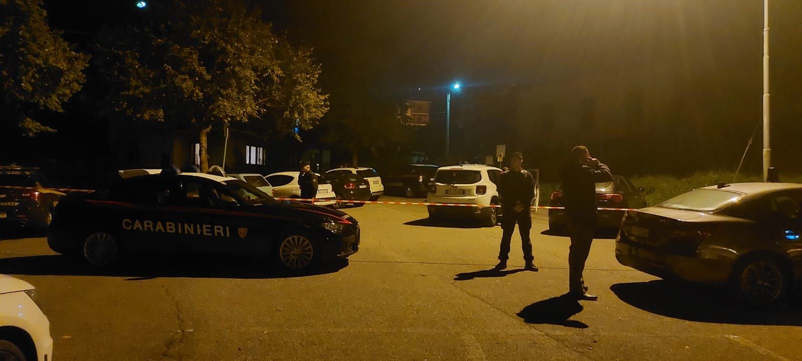 Carabiniere barricato in caserma, portato via all’alba