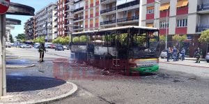 Cosenza, bus in fiamme all’autostazione – FOTO E VIDEO