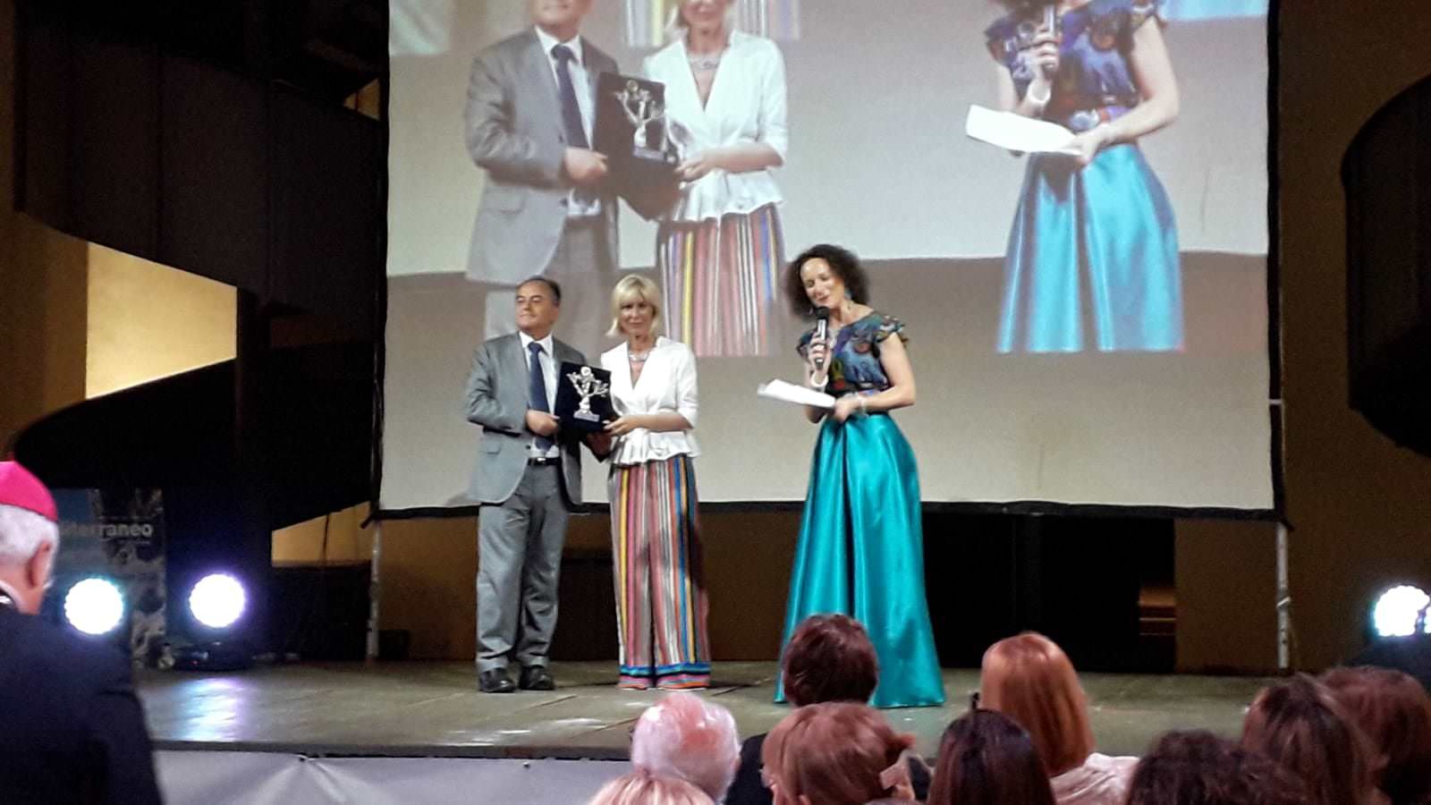 Coraggio e irriverenza nei confronti del potere. "Mediterraneo" premia Paolo Pollichieni – VIDEO