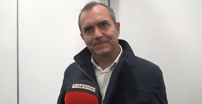 De Magistris è “Fuori dal Sistema”. «Una comunità mortificata dalle inchieste deve farsi sentire» – VIDEO