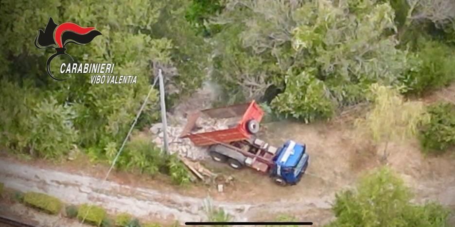 Scaricano illecitamente materiale di scarto a Polia, denunciati un imprenditore e il suo accompagnatore