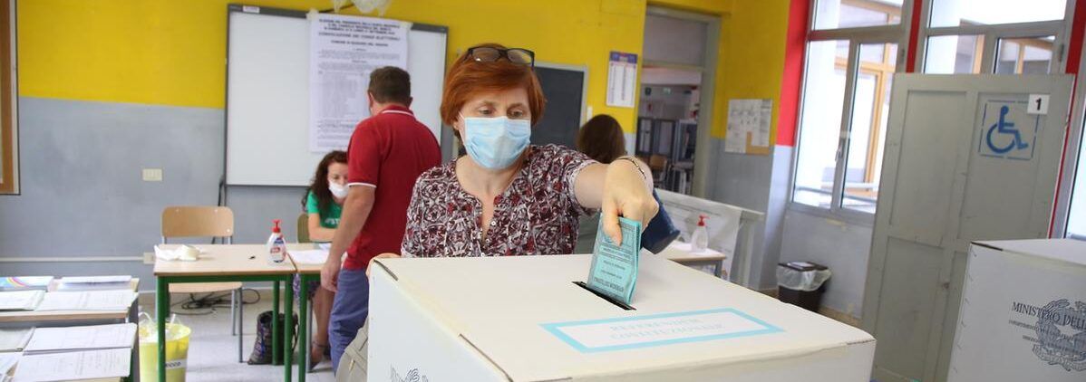 Mascherine non obbligatorie ai seggi, maturandi con le Ffp2