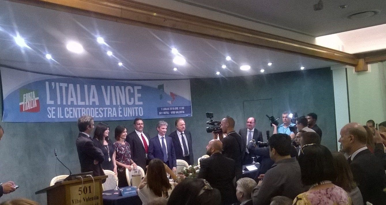 Forza Italia riparte da Vibo. E Toti lancia Occhiuto