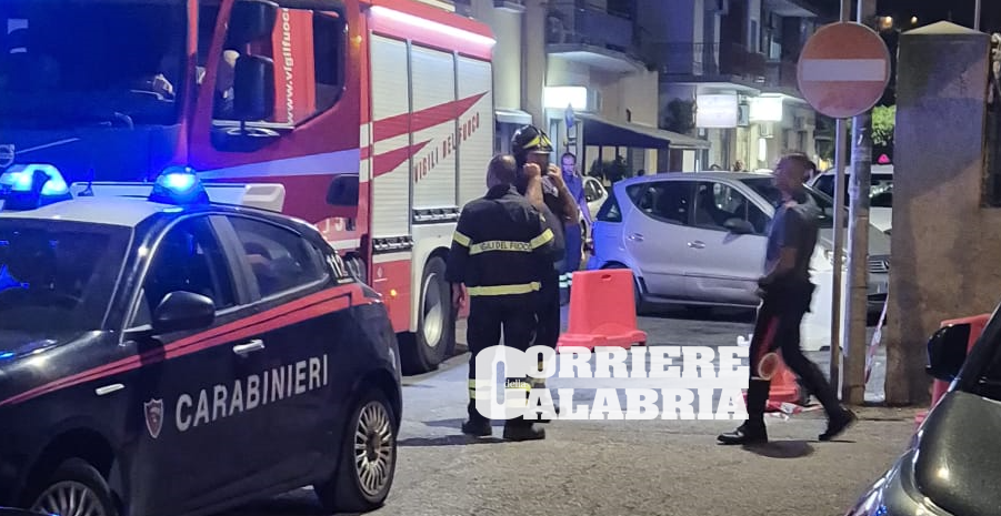 Soverato, giovane rimane folgorato dopo aver toccato un palo della luce