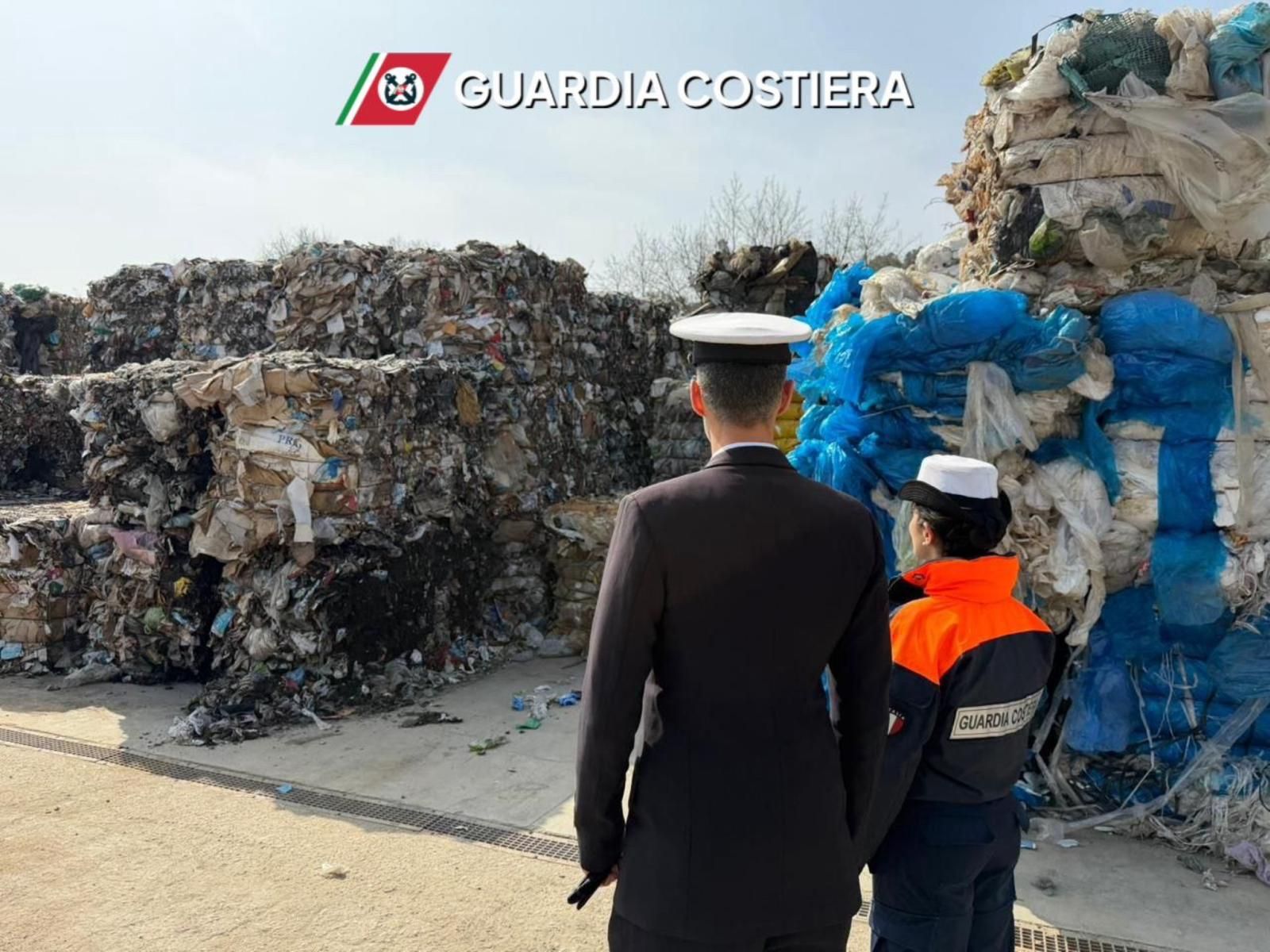 Rifiuti dalla Calabria alla Grecia, inchiesta sulle autorizzazioni: indagati anche dirigenti regionali – NOMI