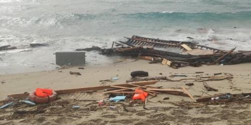 Strage di migranti al largo di Crotone, anche un neonato tra i morti