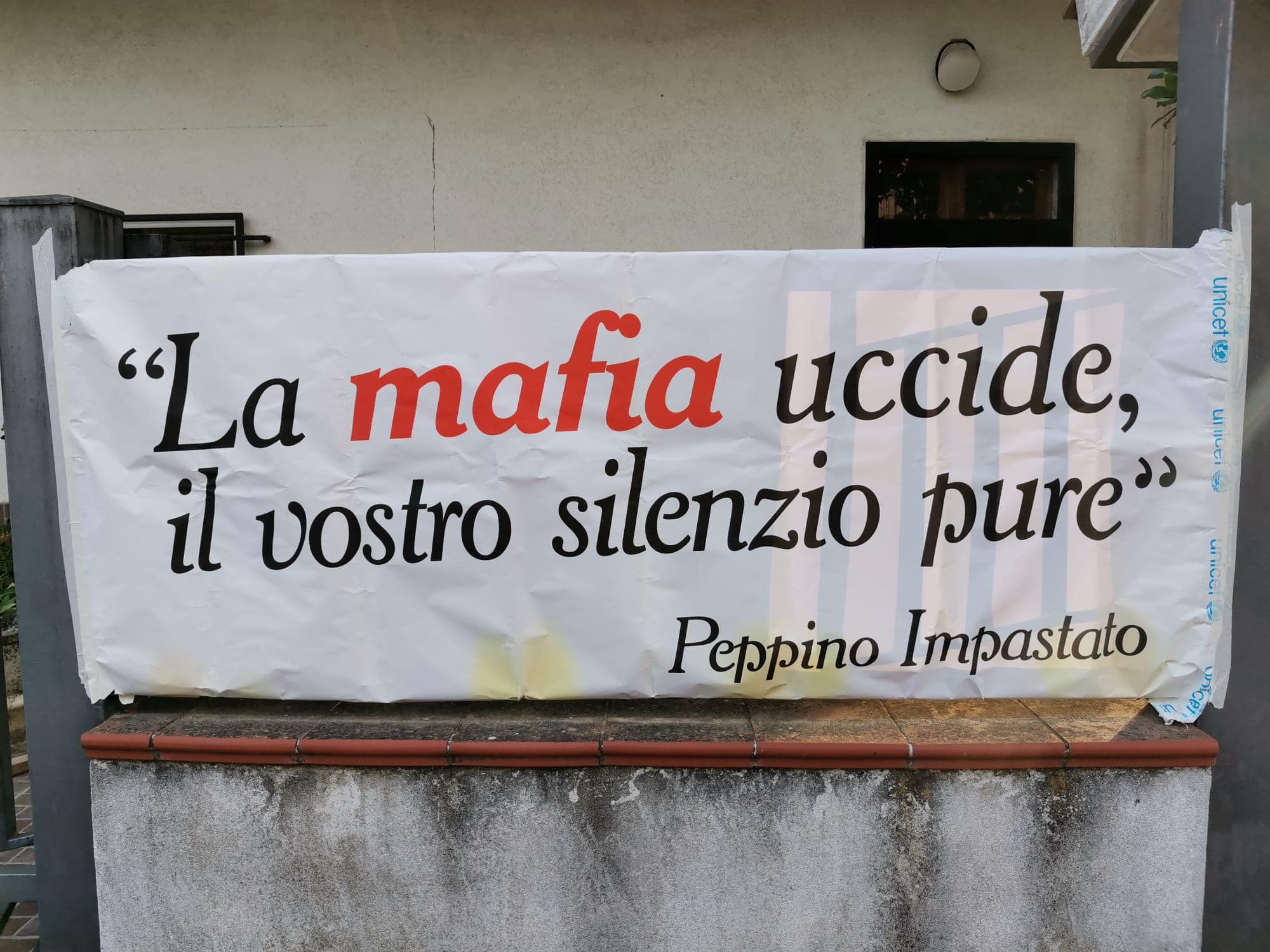 Pestaggio ex sindaco Coco, la comunità reagisce. La moglie: «È dal 2002 che subiamo, basta!»