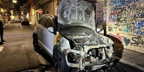 video calabria auto bruciata