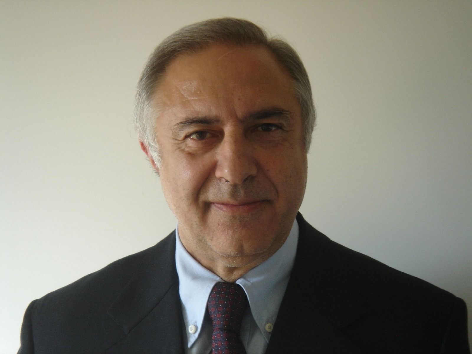 «Il virus non aspetta la burocrazia. Fare presto con le assunzioni dei medici»