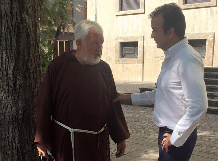 Padre Fedele: «Colleghi assessori, donate ai poveri»