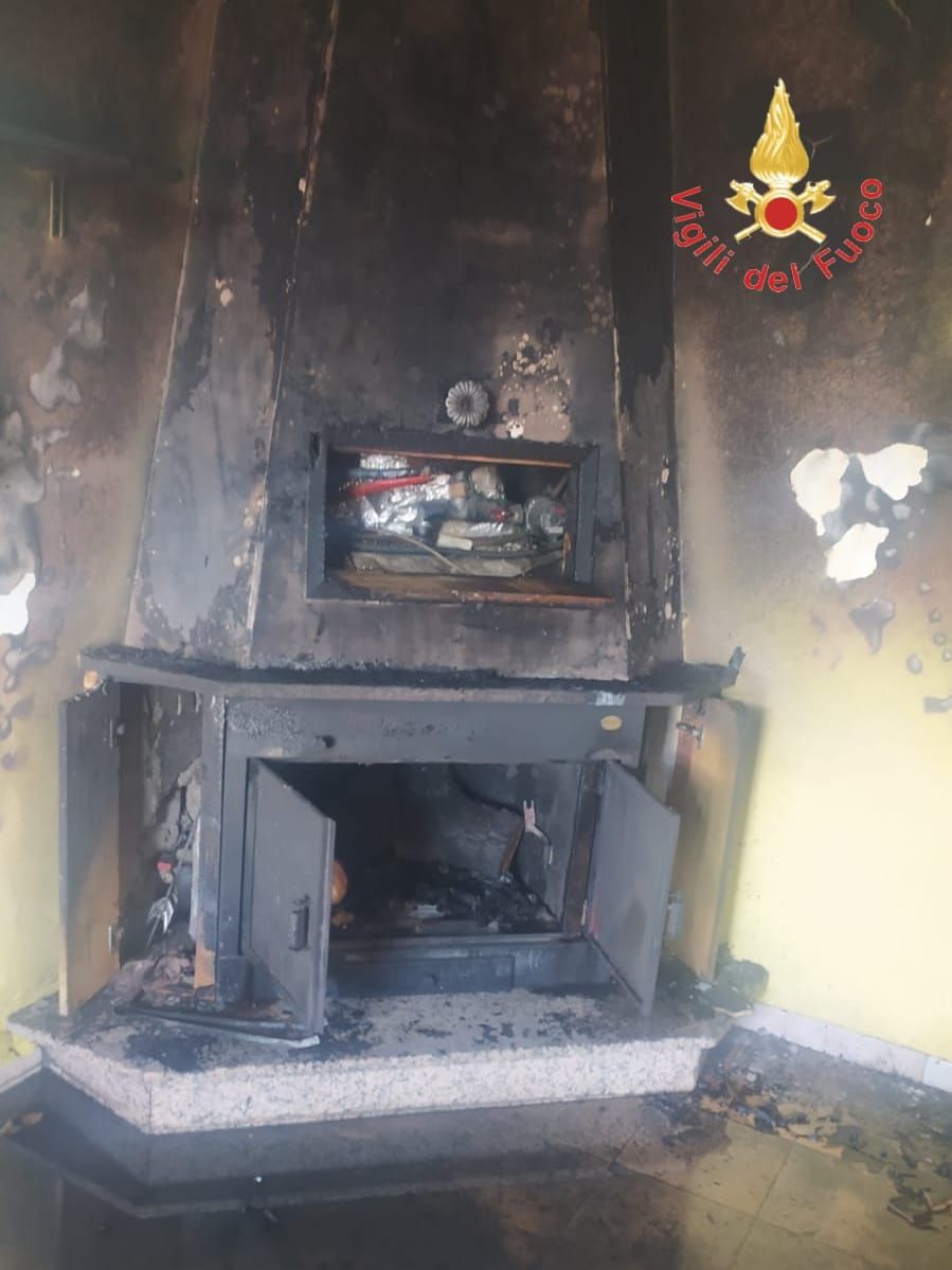 Termocamino prende fuoco, paura per una coppia a Feroleto Antico