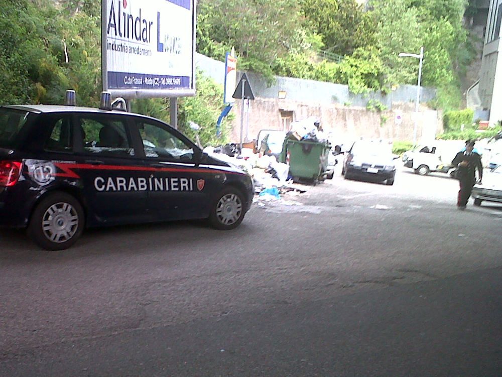 Fascicolo processuale trovato nella spazzatura  a Catanzaro