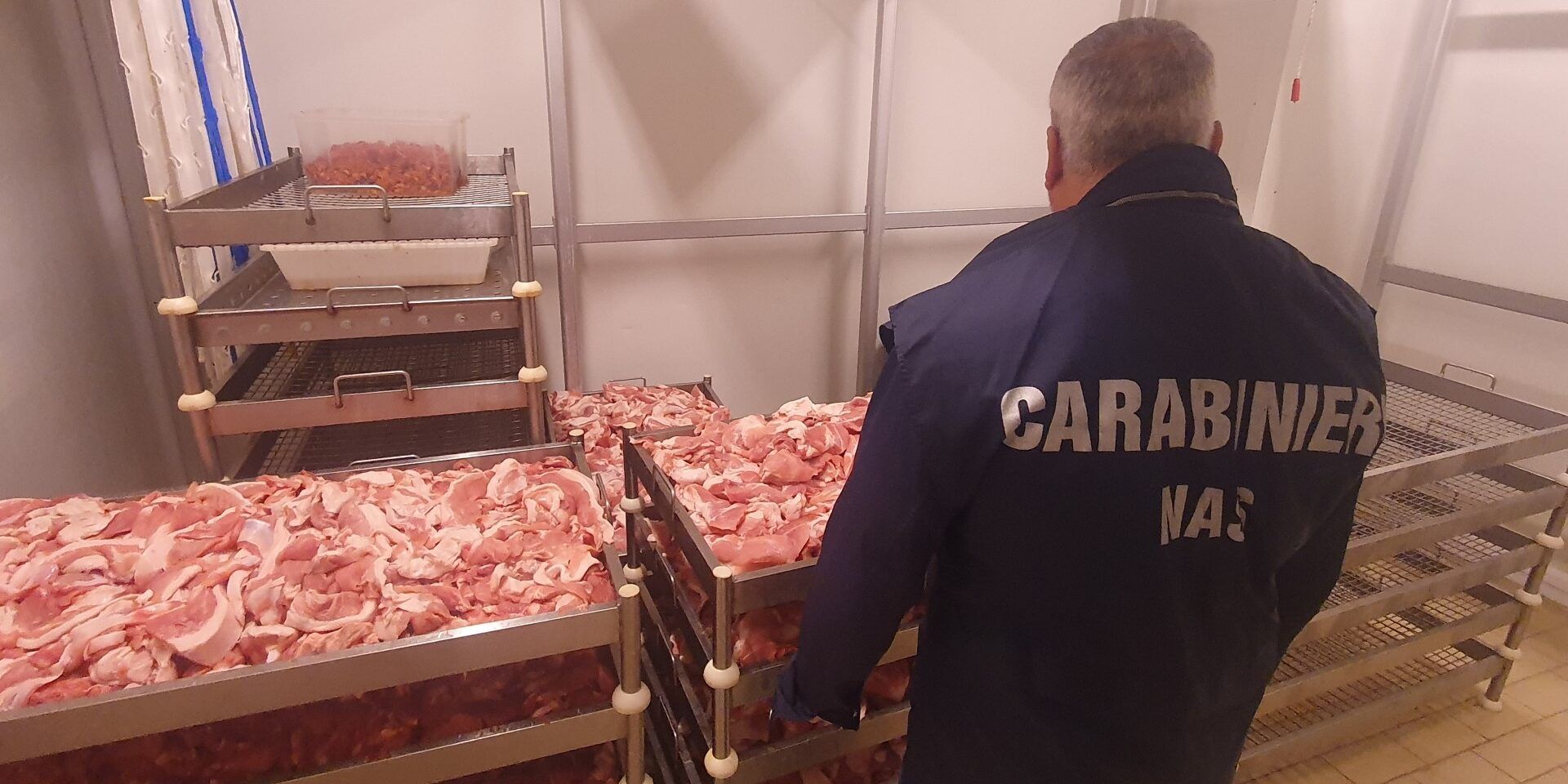 Sequestrate Reggio Calabria 2 tonnellate di salumi e carne per un valore di 100 mila euro – VIDEO