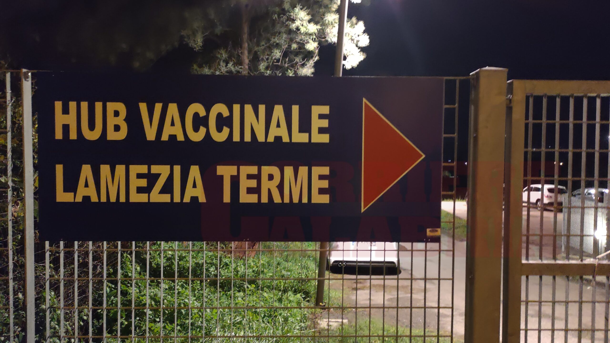 «Dosi finite, tornate la prossima settimana». L’incubo di vaccinarsi a Lamezia – VIDEO