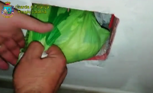 Coca, armi e soldi scoperti in un bunker a Reggio: arrestato 45enne – VIDEO