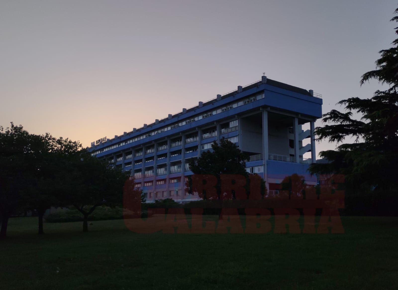 Lanciano oggetti contro un treno in corsa, due donne ferite a Lamezia Terme