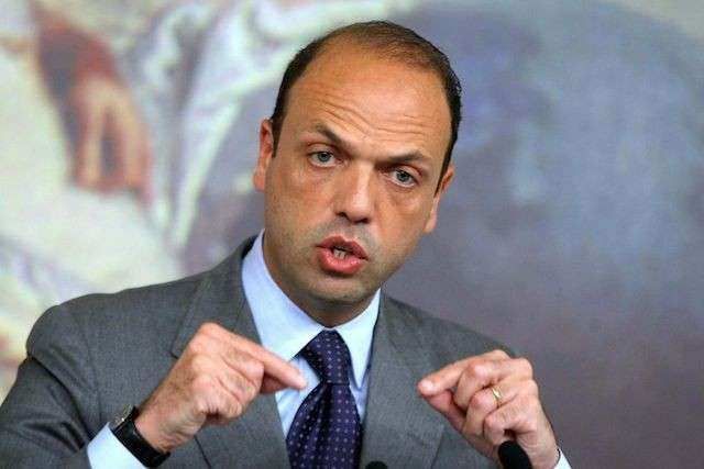 Alfano in Calabria per inaugurare due sedi di Ap