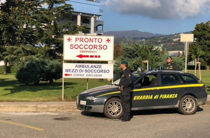 L’assenteista seriale e il suo “protettore”, indagati il direttore sanitario di Lamezia e l’archivista di Girifalco