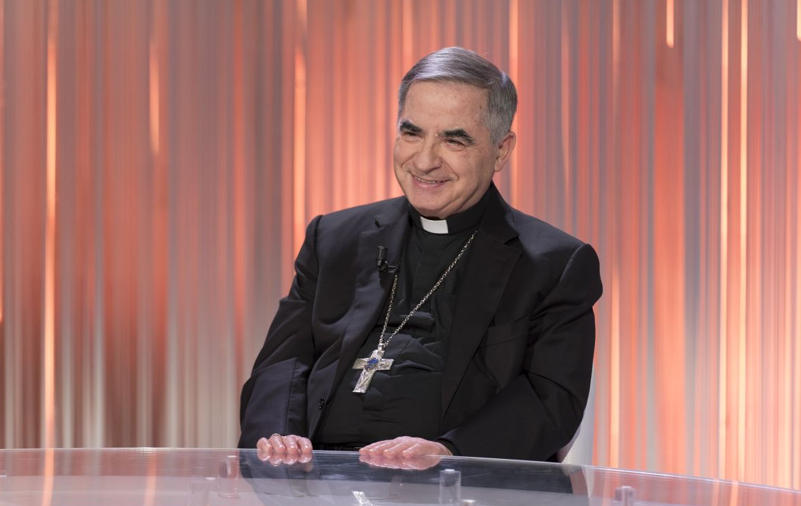 Becciu: «Parteciperò al Conclave»