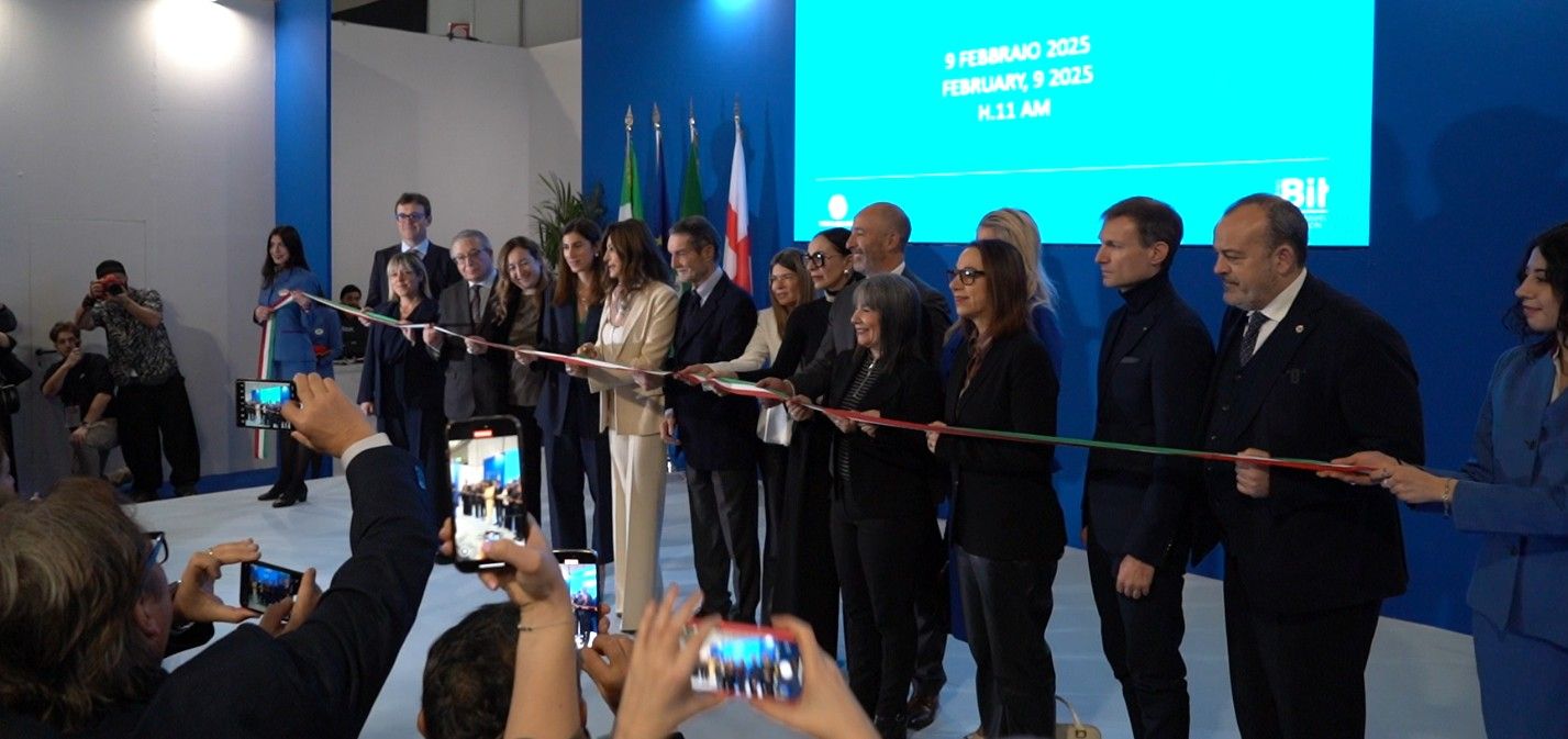 Santanchè: «Come vedete sto lavorando normalmente»