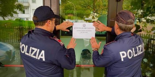 sospensione vibo locale polizia questura