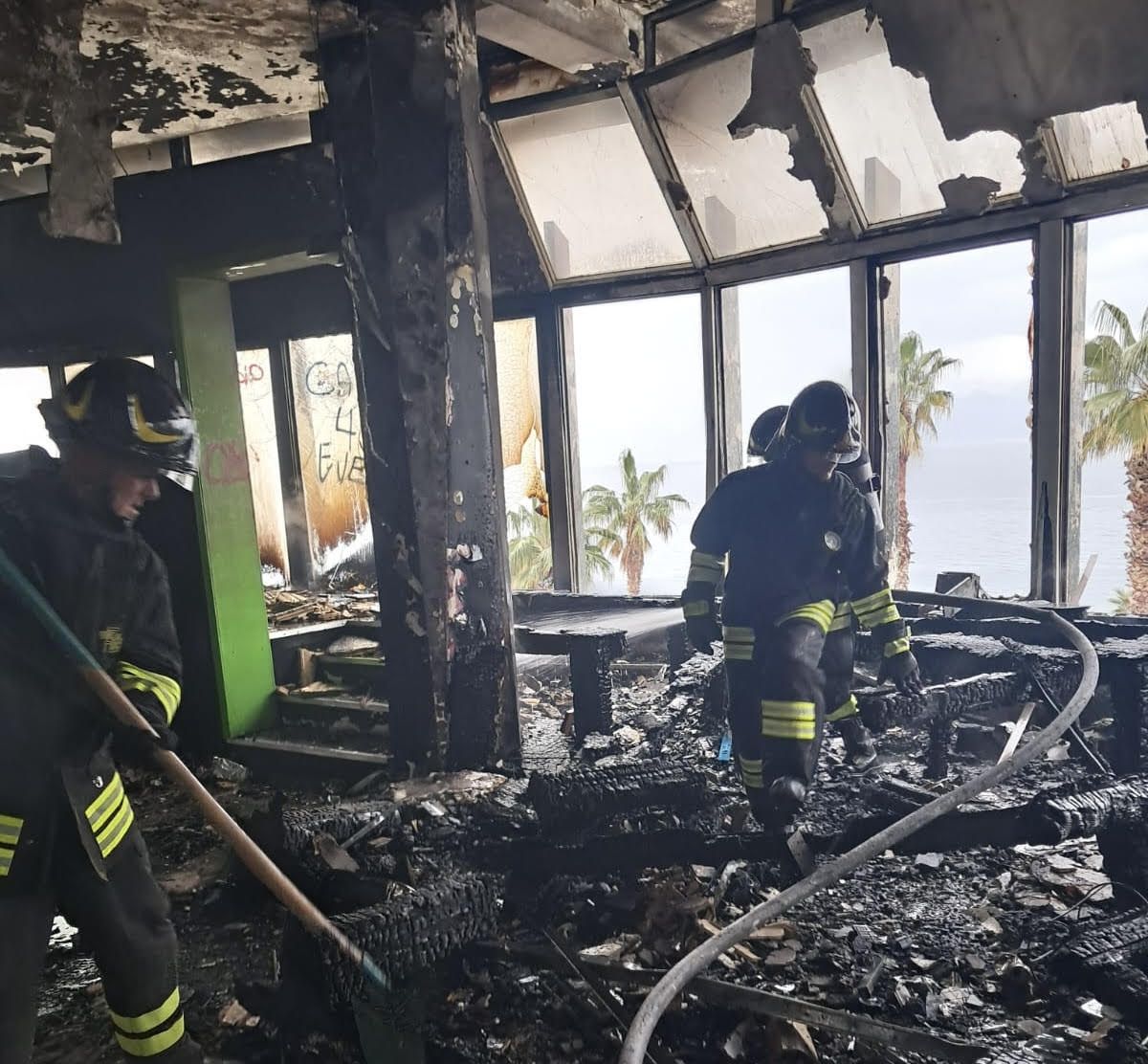 Reggio Calabria, lido comunale dato alle fiamme dopo una lite: un arresto