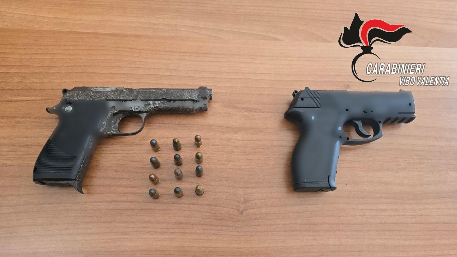 Perquisizioni nel Vibonese, tre arresti per possesso illegale di arma da fuoco e munizioni