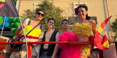 Pride, la “prima volta” dell’onda arcobaleno a Catanzaro. In migliaia in marcia per i diritti e la libertà – FOTO