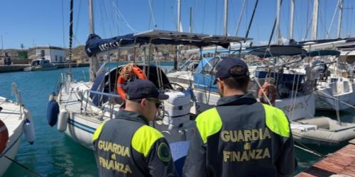 Crotone, yacht registrati all'estero per evadere le tasse: 6 denunce