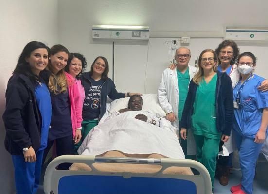 Sei giorni di camminata e tre in mare con due gemellini in grembo, a Reggio Calabria la storia a lieto fine di Mariama