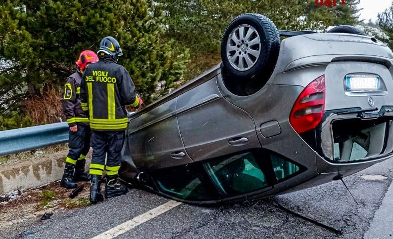 Evita un cane e si ribalta con l’auto a San Giovanni, ferita conducente