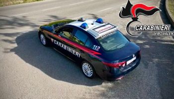 Maltrattamenti, lesioni e furto: uomo ai domiciliari nel Vibonese