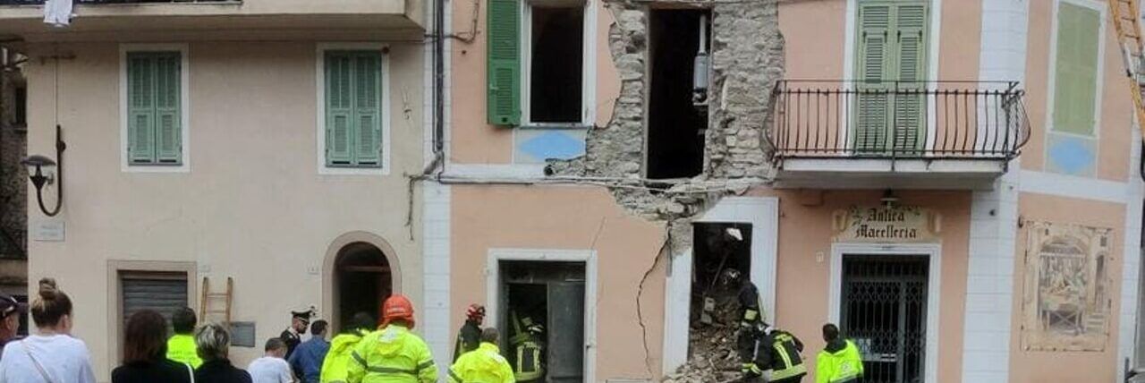 Esplosione sventra una palazzina nell’Imperiese, tre i feriti