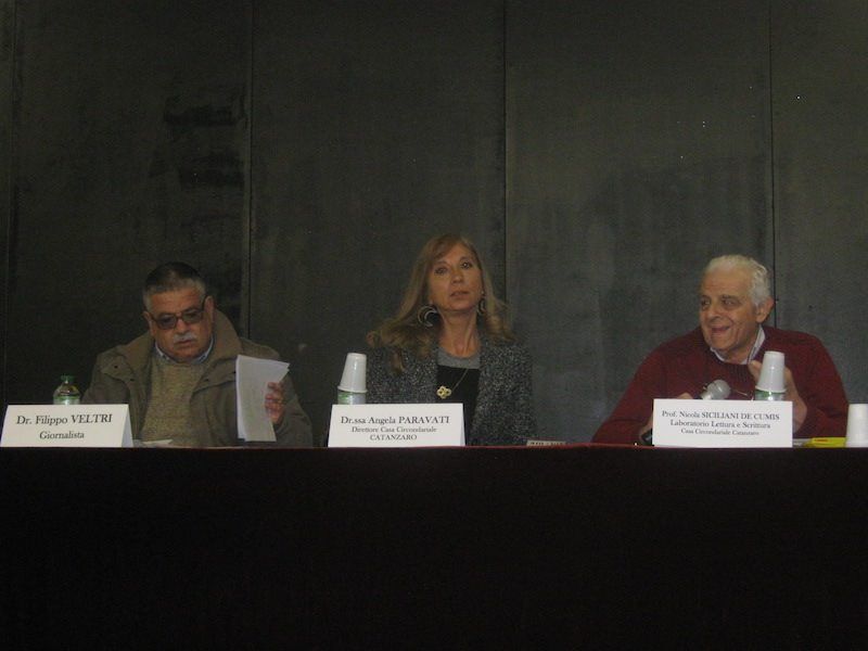 “Cambia Calabria che l'erba cresce”, lo scrittore Veltri incontra i detenuti