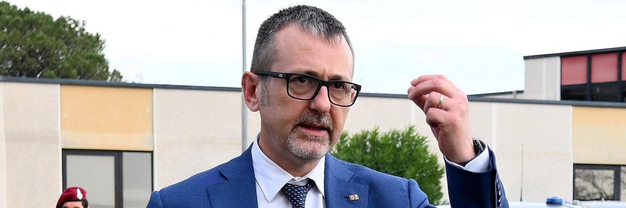 «Non lasciamo respirare chi è nel blindato». Delmastro nella bufera