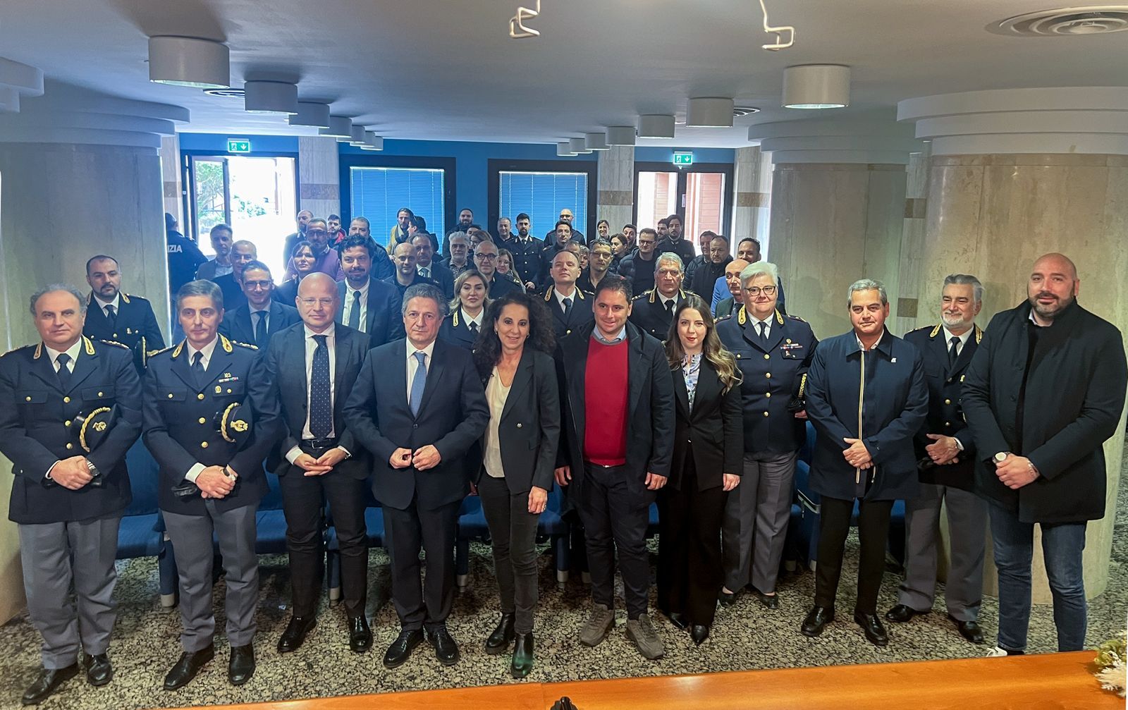 La solidarietà di FdI alle Forze dell’ordine. «Fermare il clima d’odio»