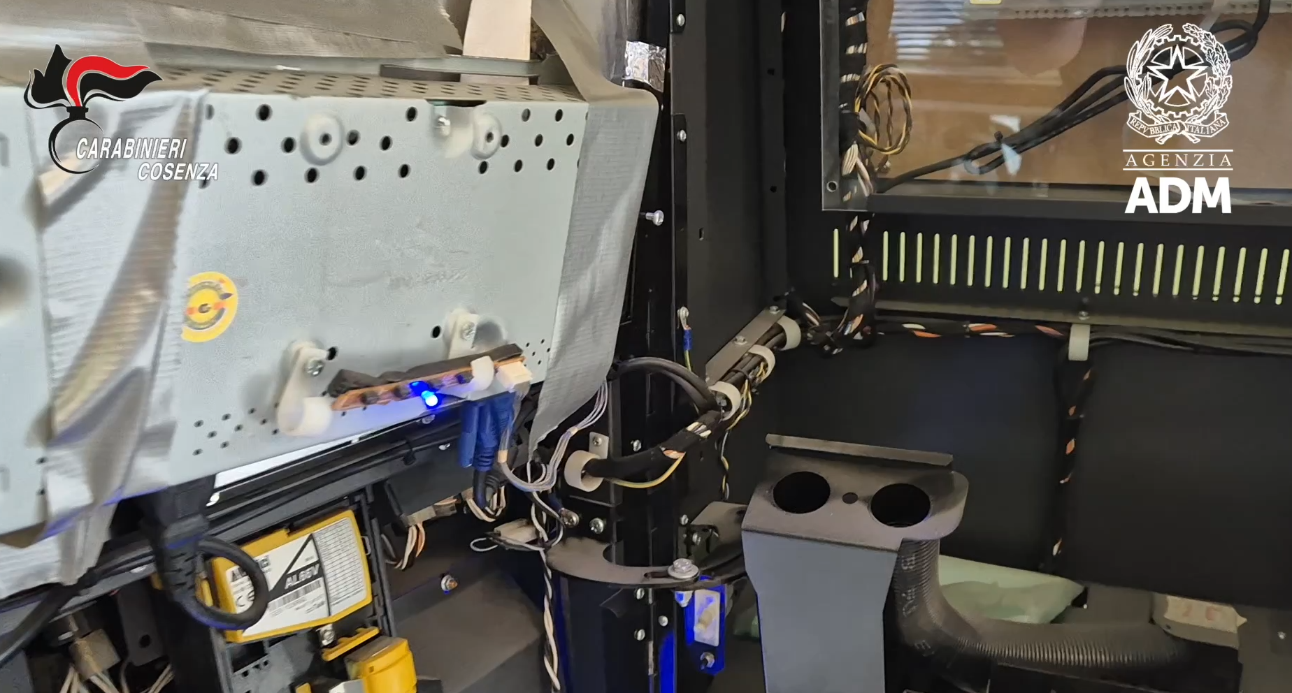Slot truccate per truffare lo Stato: maxi sequestro da 12 milioni di euro a Cosenza – VIDEO