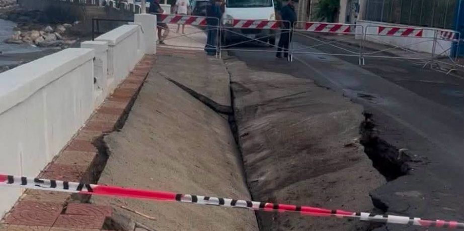 San Lucido, danni per il forte temporale notturno: si apre una voragine sul lungomare