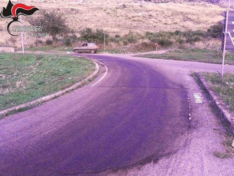 Sversa reflui in strada: denunciato proprietario di un frantoio