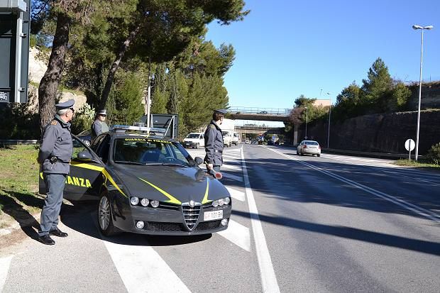 Pusher ma col reddito di cittadinanza, arrestato 47enne a Lamezia