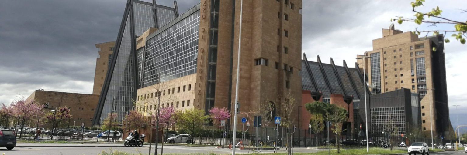 Piattaforme sessiste, indagini a Roma e Firenze